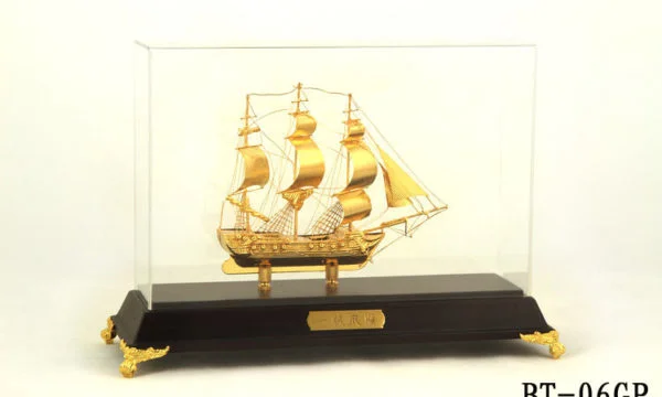 Mô hình thuyền buồm mạ vàng 24k BT-06GP