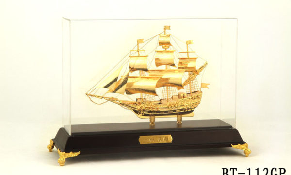 Mô hình thuyền buồm vàng BT-112GP